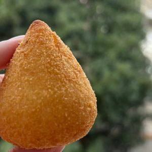 imagem do produto Coxinha 50g - Frango com Requeijão