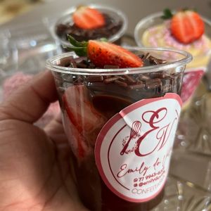 imagem do produto Bombom de morango no copo 🍓