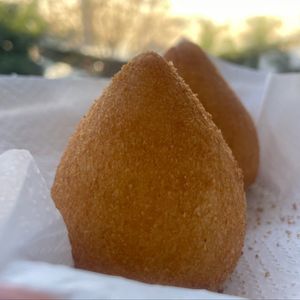imagem do produto Combo 2 Coxinhas 100g (Frango com Requeijão)
