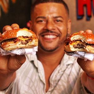 imagem do produto LEVE 2 E PAGUE MENOS 2 BURGUER +BATATA 180G  O mais pedido da casa