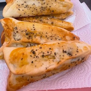 imagem do produto Salgado assado de queijo e presunto 