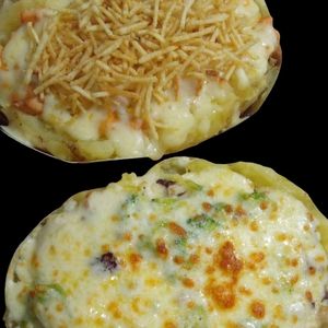 imagem do produto  COMBO DE BATATA RECHEADA DE STROGNOFF DE FRANGO + BATATA RECHEADA DE BROCOLIS COM BACON