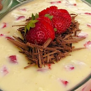 imagem do produto Creme branco com morangos