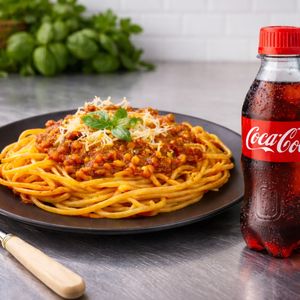 imagem do produto Espaguete à Bolonhesa 500g + Coca Mini 200ml