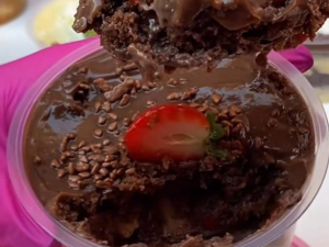 imagem do produto Bolo no Pote - Brigadeiro com Morango
