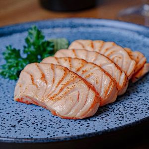 imagem do produto Sashimi Salmão Maçaricado - 6 unid