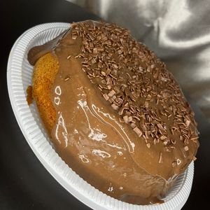 imagem do produto BOLO VULCÃO / CENOURA COM CALDA DE BRIGADEIRO 