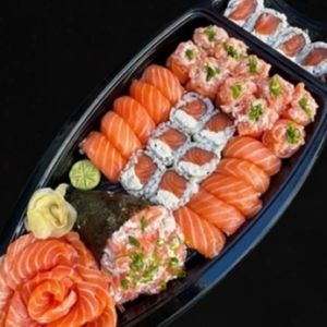 imagem do produto Kuro barca supreme 40 unidades mais 2 temakis 