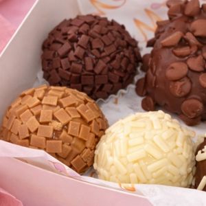 imagem do produto Caixinha de Brigadeiros Gourmet - 4 unidades á escolha