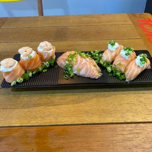 imagem do produto COMBO 1 - 3 Sashimi, 3 Niguiri Salmão, 3 Joy Camarão