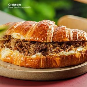 imagem do produto Croissant carne de sol e requeijão