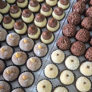 imagem do produto 100 Docinhos até  4 sabores 