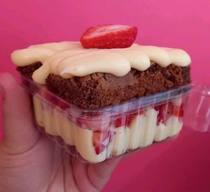 imagem do produto Brownie Recheado Ninho com Morangos