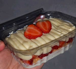 imagem do produto Mini Pave Ninho com Morangos