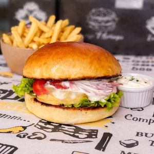 imagem do produto Combo hambúrguer clássico + fritas + potinho molho especial 🔥