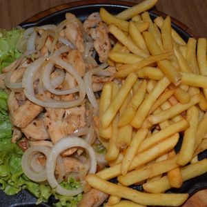 imagem do produto Peito de Frango com fritas acebolado