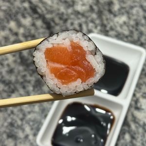 imagem do produto Hossomaki de salmão 10Un