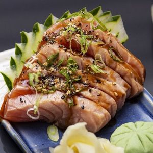 imagem do produto Sashimi de salmão maçaricado 10Un