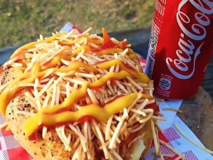 imagem do produto Batata Recheada no Pote Hot Dog + Coca Lata 350 ml.