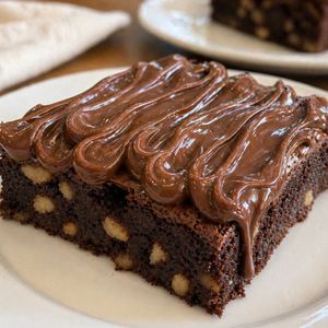 imagem do produto Brownie com Castanhas e Brigadeiro Moça