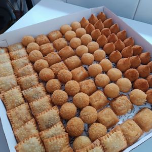 imagem do produto Caixa com 100 Salgadinhos 