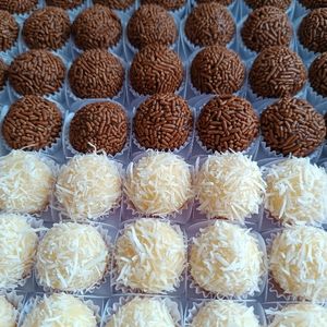 imagem do produto Caixa 100 Doces tradicionais
