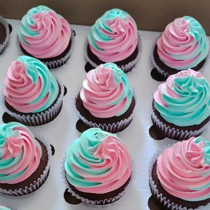 imagem do produto 12 Cupcakes com Chantilly