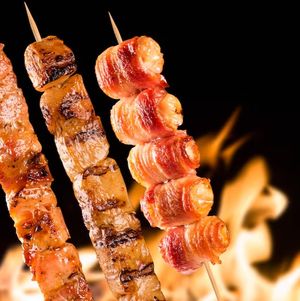 imagem do produto ESPETO DE MEDALHÃO DE FRANGO COM BACON 