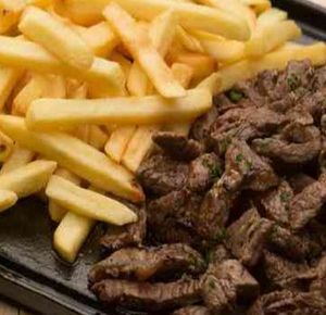 imagem do produto Alcatra acebolada com fritas e queijo 