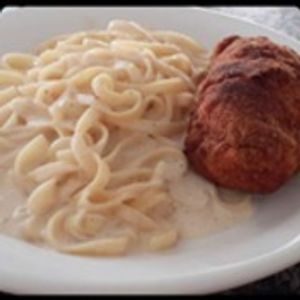 imagem do produto Supremo com fettuccine ao molho branco