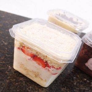 imagem do produto Bolo de pote - Massa branca, recheio de Ninho e Morango