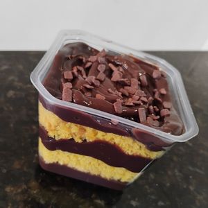 imagem do produto Bolo de pote - Massa de Cenoura e recheio de Brigadeiro