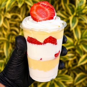 imagem do produto Copo da felicidade Mousse Ninho com Morango