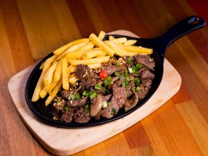 imagem do produto Filé ao Molho Madeira com Fritas