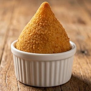 imagem do produto COXINHA DE COSTELA NA MASSA DE MACAXEIRA