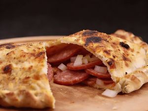 imagem do produto Fogazza Calabresa - Média Aprox 450 gramas - Promo!!