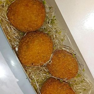 imagem do produto Bolinho de salmão 4 unidades 