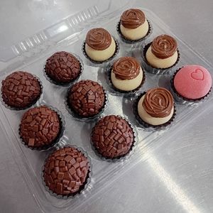 imagem do produto Caixa 12 brigadeiros 