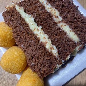 imagem do produto Combo bolo de prestigio + coxinha 