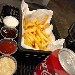 imagem do produto Combo batata frita mas coca lata n ou zero 