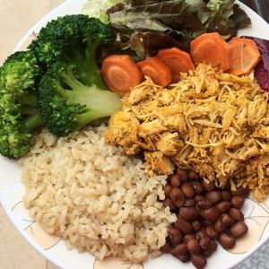 imagem do produto Frango cremoso, arroz, feijão e brócolis no vapor