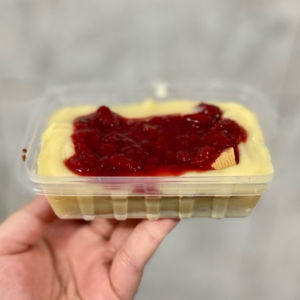 imagem do produto PAVÊ NINHO COM GELEIA DE MORANGO 