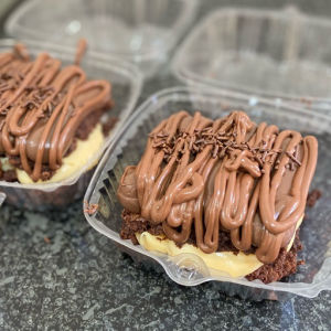 imagem do produto BROWNIE 3 amores ( chocolate, ninho e nutella)