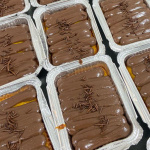 imagem do produto BOLO DE CENOURA COM CHOCOLATE NA MARMITA 