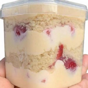 imagem do produto Bolo de ninho com morango