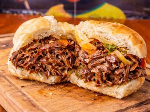 imagem do produto Lanche + Cupim (150 gramas) + Vinagrete + Queijo + Barbecue