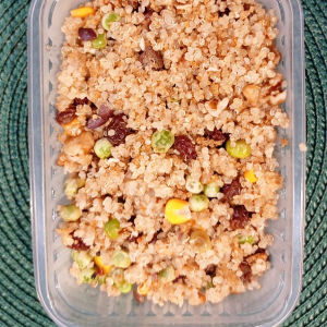 imagem do produto quinoa festiva (ervilha, uva passa e milho)