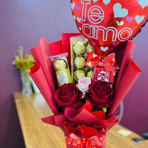 imagem do produto Buquê de chocolates com rosas vermelhas