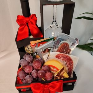 imagem do produto Cesta de presente caixa de vinho com frios n0001