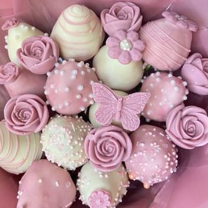 imagem do produto Buquê de morangos e rosas de chocolate n02